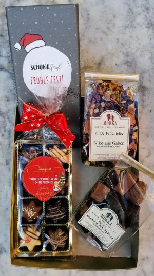 Geschenke - Geschenke  : Goldene Schatulle mit Schokolade, Pralinen ,Tee und Baum            kuchenspitzen